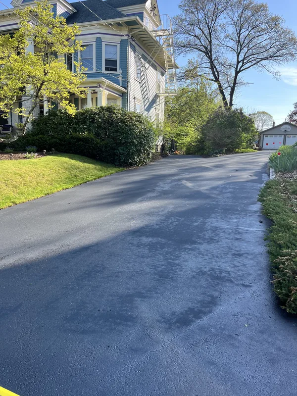 Residential driveway sealcoating project in Rhode Island